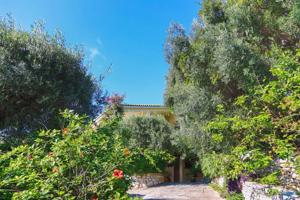 Villa Natasha Katávolos Exterior photo
