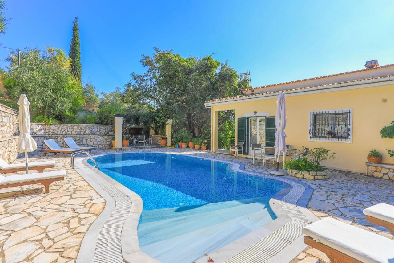 Villa Natasha Katávolos Exterior photo